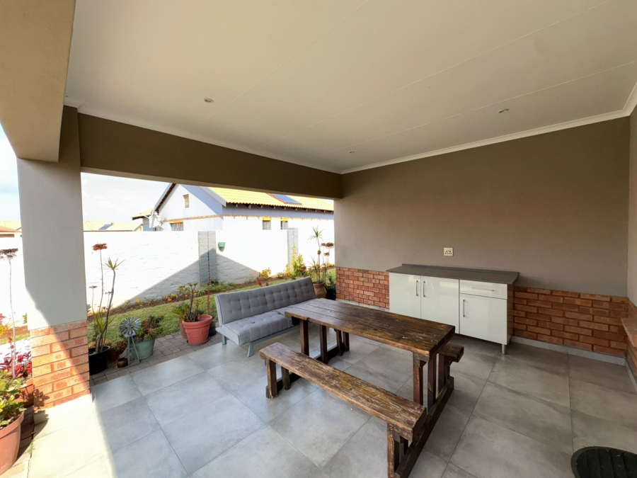 4 Bedroom Property for Sale in Waterkloof East North West